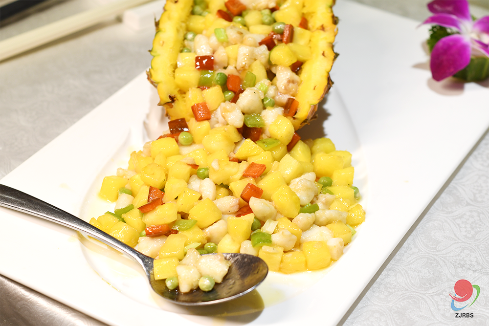 吃菠萝泡盐水有用吗_菠萝不泡盐水吃了会怎样_菠萝泡盐水吃会拉肚子吗