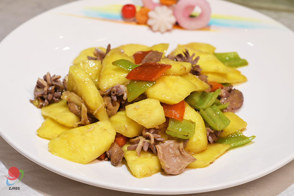 吃菠萝泡盐水有用吗_菠萝不泡盐水吃了会怎样_菠萝泡盐水吃会拉肚子吗