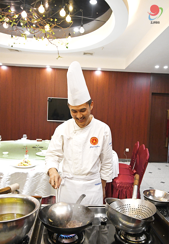 菠萝泡盐水吃会拉肚子吗_菠萝不泡盐水吃了会怎样_吃菠萝泡盐水有用吗