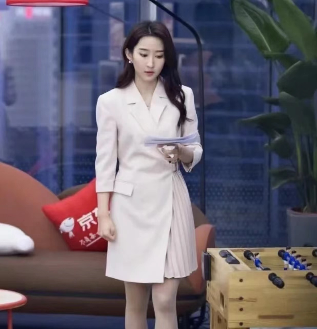明星穿豹纹皮草搭配图_梁静茹穿搭冬季图片_穿搭资讯