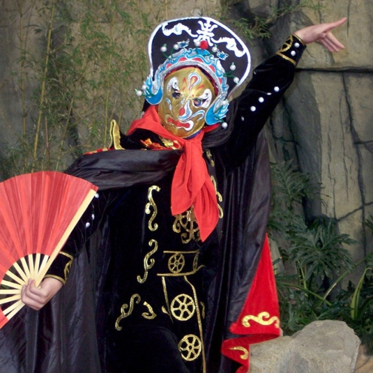 "神奇的东方魔术"火遍全网的现代变装起源竟是因为它,川剧变脸