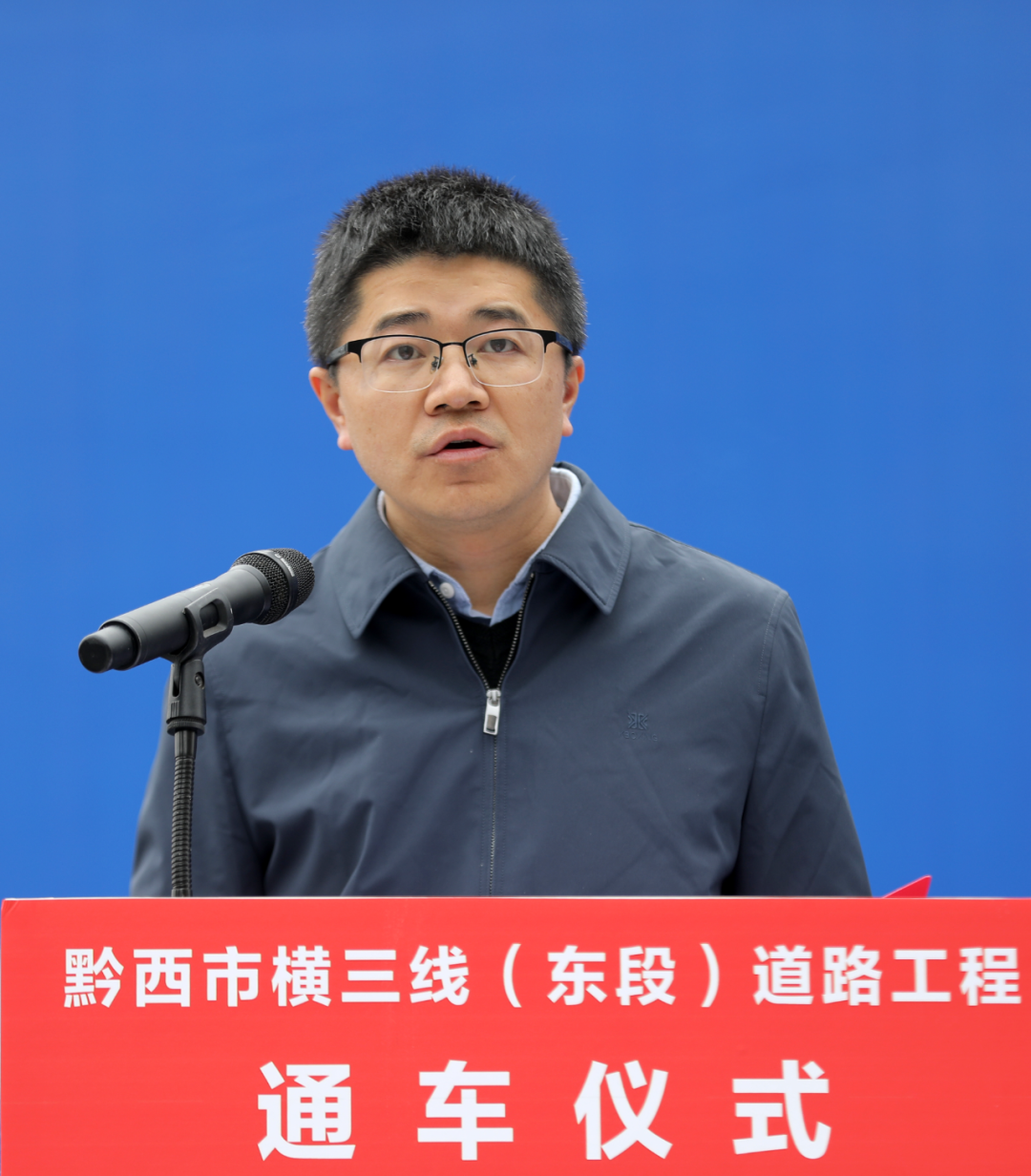 集团有限公司董事长,贵州省江西企业商会执行会长刘久明介绍项目情况