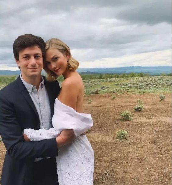 微博大型分手日，我却被她的二次“婚礼”吸引了