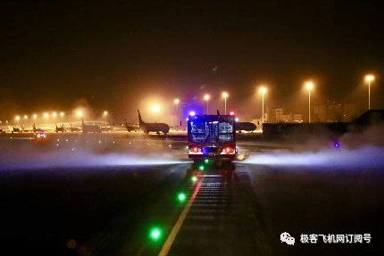 簡單粗暴！用航空發動機改裝成的渦噴吹雪車，超級除雪神器！的圖6