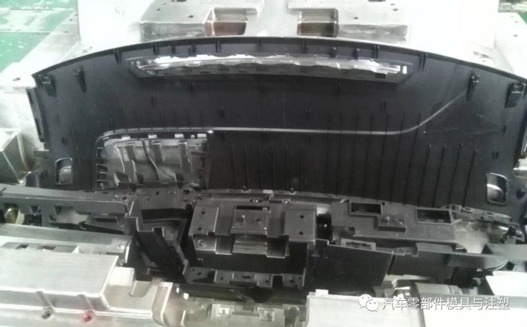 仪表板专题 & 汽车仪表板大型注塑模具设计的图2