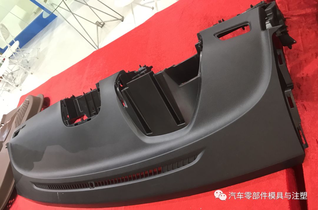仪表板专题 & 汽车仪表板大型注塑模具设计的图15