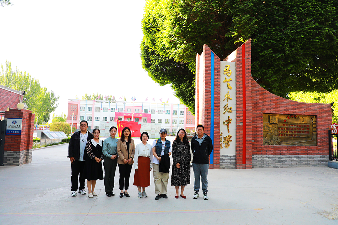 初心不渝让马兰花开