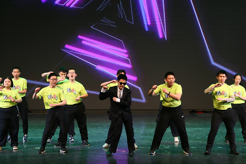  font color="#0000ff">青春有梦,让我们一起跃动! />