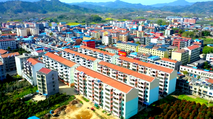 三里城镇擦亮特色名片打造农旅特色小镇茶叶小镇