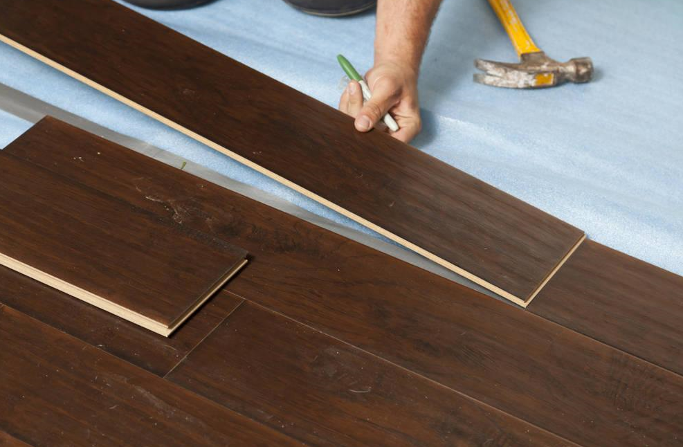 原来家里地板“吱吱”响与质量无关！