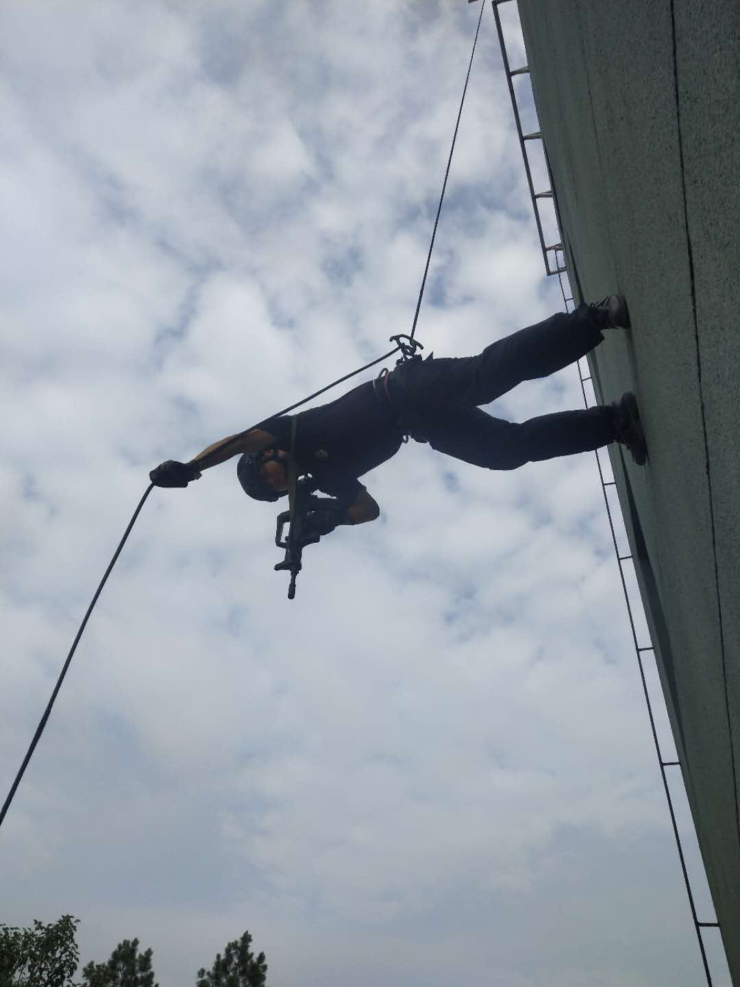 抚州公安特警掀起2020年夏季大练兵热潮