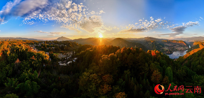 保山市龙江大桥夕阳。杨磊摄