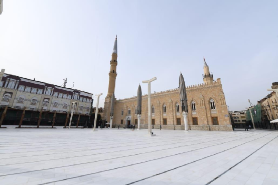埃及伊玛目侯赛因清真寺修缮一新斋月首日向公众开放