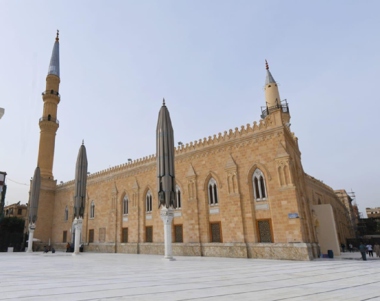 埃及伊玛目侯赛因清真寺修缮一新,斋月首日向公众开放
