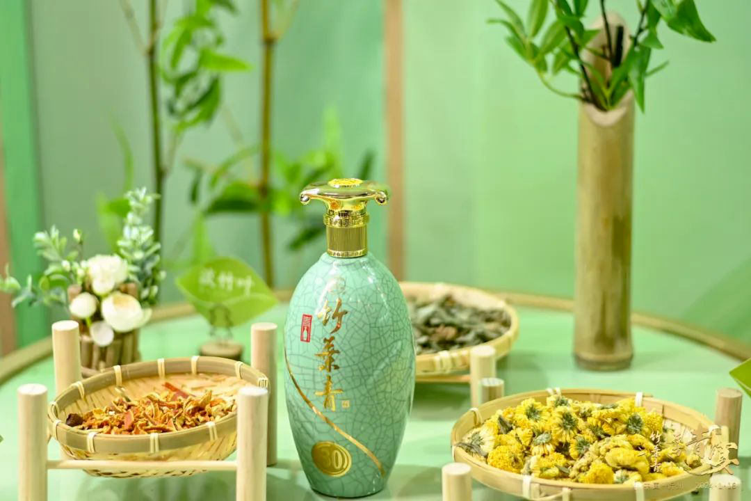 竹叶青酒泡制技艺传承人建议加大对露酒酿造技艺申遗的支持力度