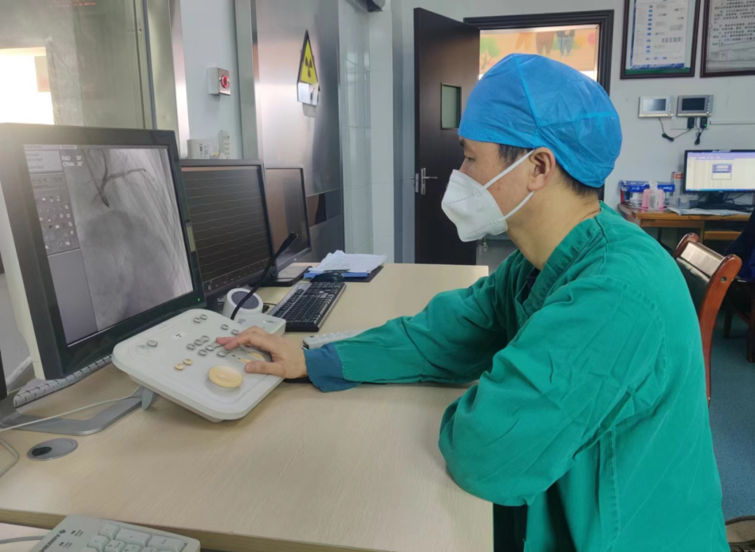 床旁心电图怎么做心电一张网·心电诊断中心｜半夜心慌人难受，乡医床旁显神技——五华县岐岭镇荣贵村卫生站确诊一名室上速患者_https://www.jmylbn.com_新闻资讯_第6张