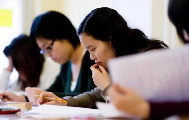 【南京高中国际部】中国留学生的痛点,这“三座大山”压垮了他们的留学之路! 【南京高中国际部】中国留学生的痛点,这“三座大山”压垮了他们的留学之路!