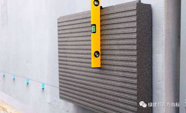 外国人用聚氨酯发泡剂来粘贴聚苯板外保温，这种工艺靠谱不？