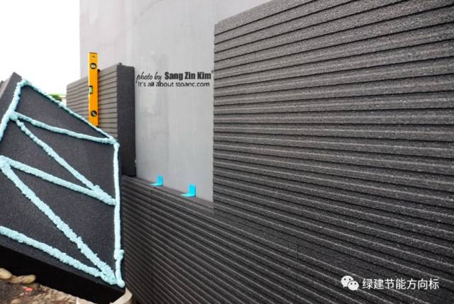 外国人用聚氨酯发泡剂来粘贴聚苯板外保温，这种工艺靠谱不？