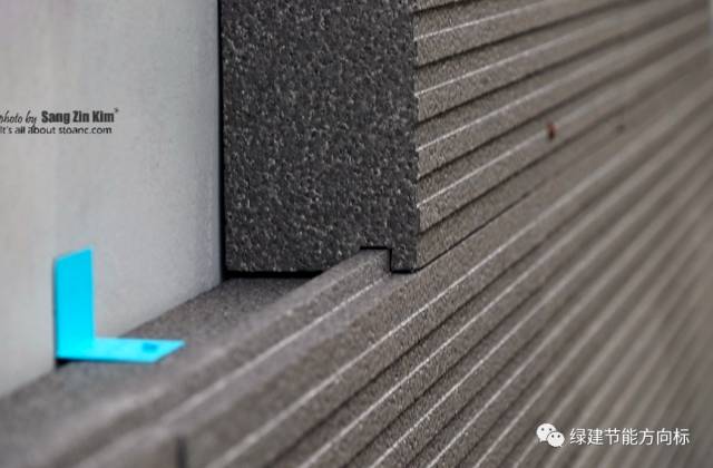 外国人用聚氨酯发泡剂来粘贴聚苯板外保温，这种工艺靠谱不？