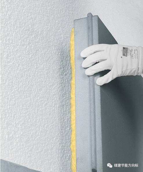 外国人用聚氨酯发泡剂来粘贴聚苯板外保温，这种工艺靠谱不？