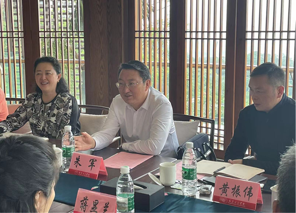 红岩联线管理中心与中共华蓥市委合作共建座谈会在红岩干部学院召开