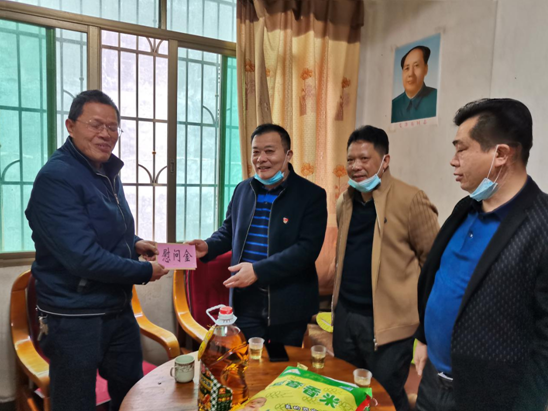 冬日里的阳光——怀集县中小学校,幼儿园积极开展送温暖活动