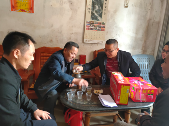 冬日里的阳光——怀集县中小学校,幼儿园积极开展送温暖活动