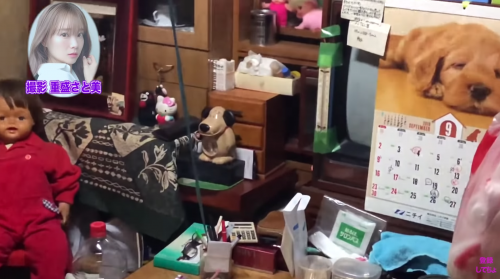日本性感写真女模，却住在没屋顶的房子，洗冷水澡，还要打工养活一家七口人…（组图） - 12