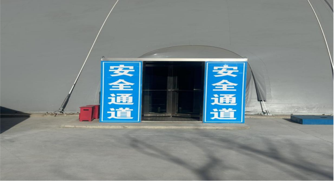 (1)人员进出通道;人员进出通道为专用通道,通道门采用气密旋转门2200