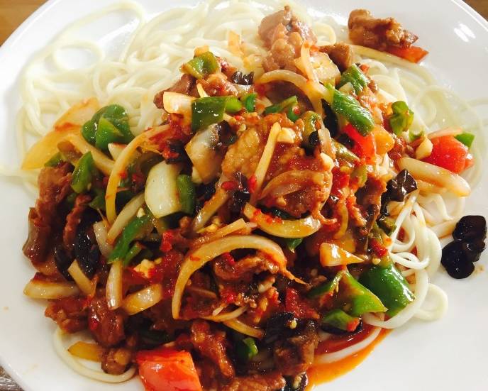 【胡杨林餐厅】地址:光华路 导航医院旁电话:029-88243402推荐:拌面