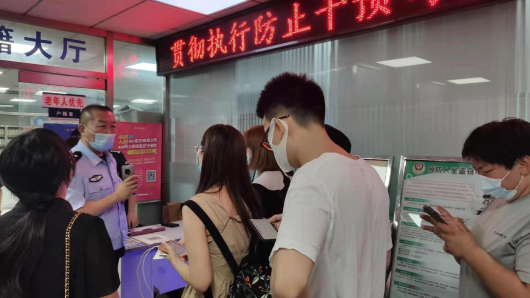 华尔街英语“突发”破产，数千学员维权，百度培训贷“踩雷”