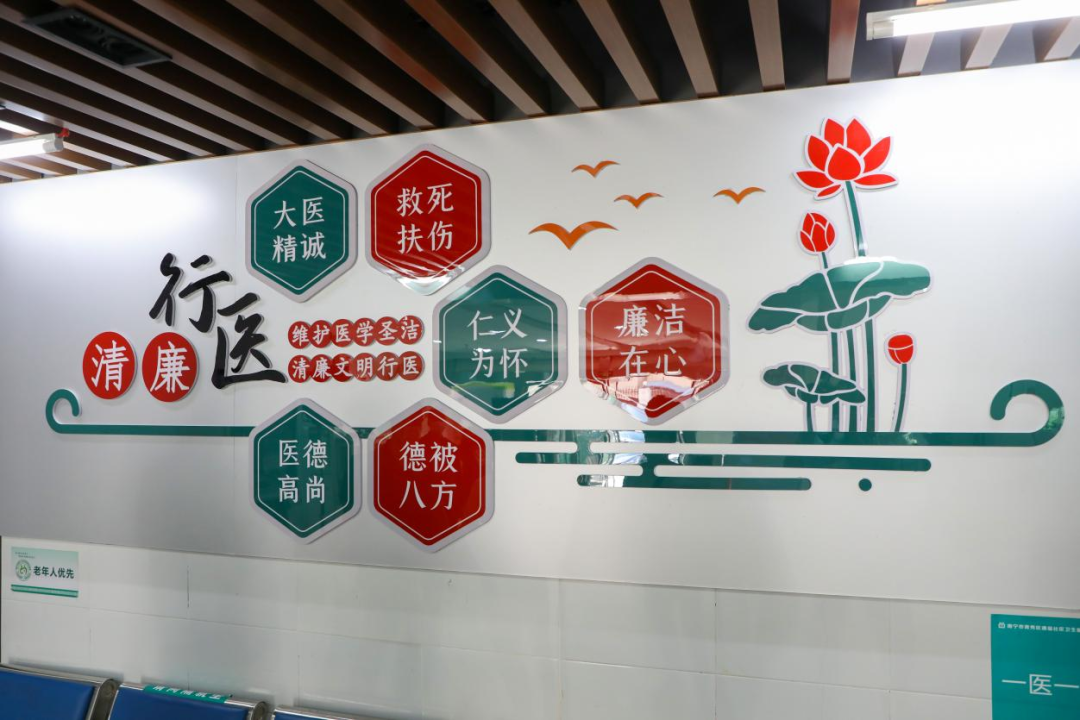 在学生中开展以崇清尚廉为主题的"五个一"教育活动;开展"三重