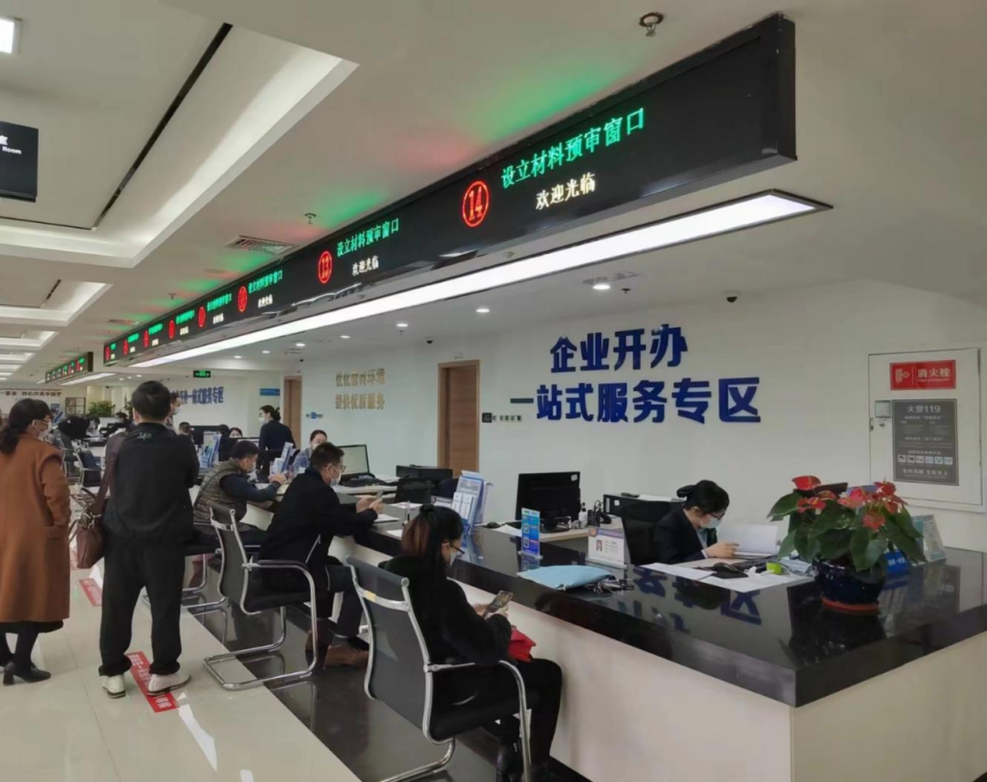 亲情式服务——青秀区政务服务中心获评"广西政务服务服务标杆大厅"