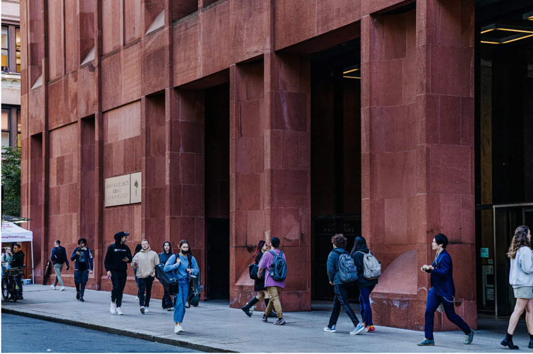 ֻ��ѧ����Թ��̫�ѣ�ŦԼ��ѧ��NYU��ֱ�Ӱ�84��̩�������ڳ��ˣ�