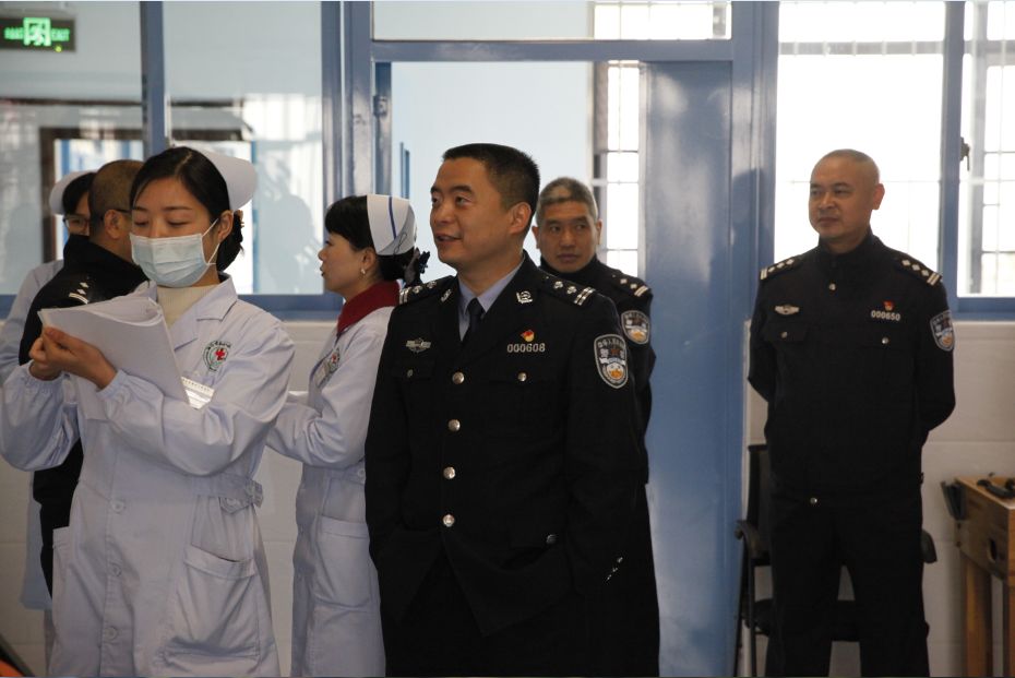 逢投必进 精彩我秀-----康复科举办投篮机趣味投球比赛(图2)