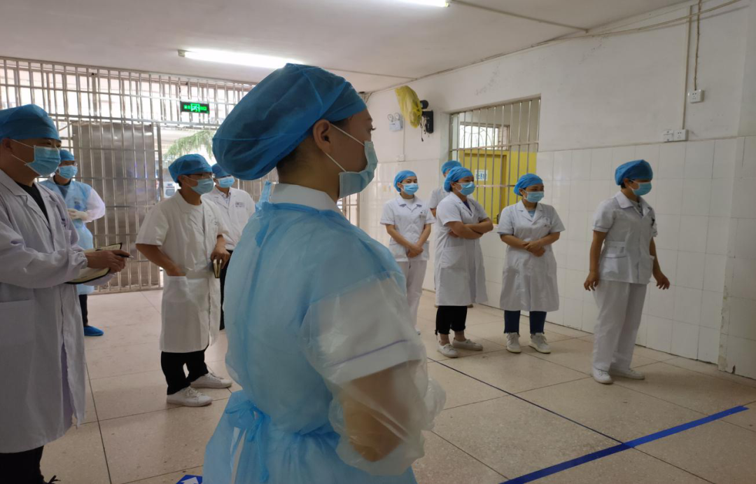 我院开展新冠肺炎疫情防控应急演练(图1)