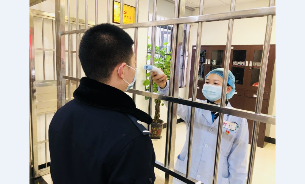 党旗闪耀强医所 警医联动抗疫情(图7)