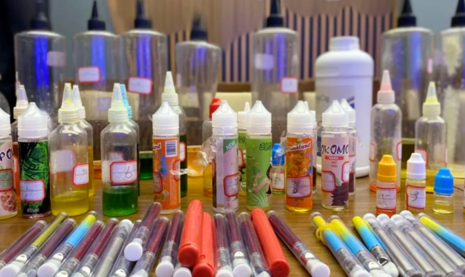 更有甚者将合成大麻素类新精神活性物质渗入电子烟油中