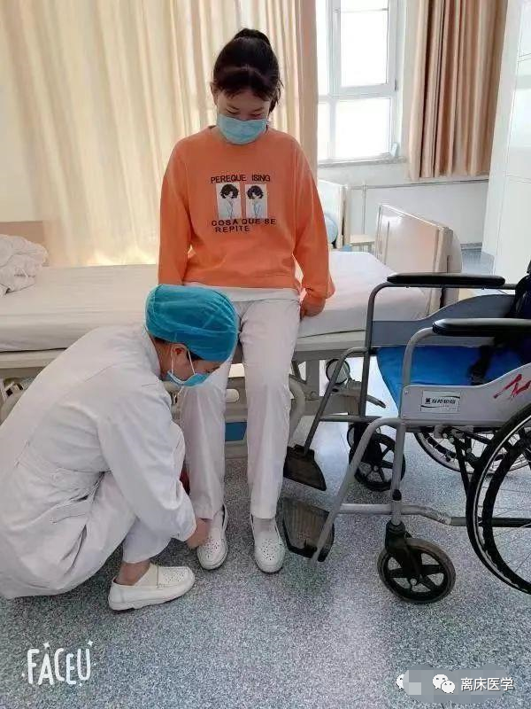 怎么打开轮椅在医院，我们都正确使用轮椅了吗？_https://www.jmylbn.com_新闻资讯_第17张