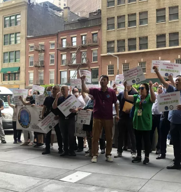 纽约街头华人游行示威 史坦顿岛渡船8月恢复夜间班次 蔓延至全球92国 德尔塔 变种传播速度引担忧 邑睿文化传媒