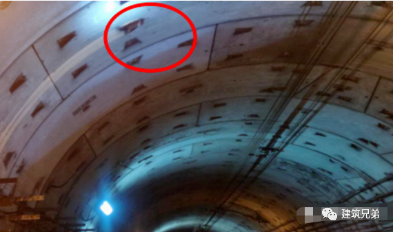 成都地铁8号线隧道被击穿！拱顶结构受损严重，大面积透水！的图11