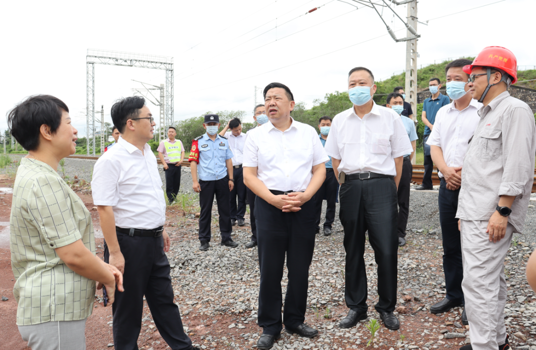 省委政法委副书记毛保国到我县调研铁路护路联防工作