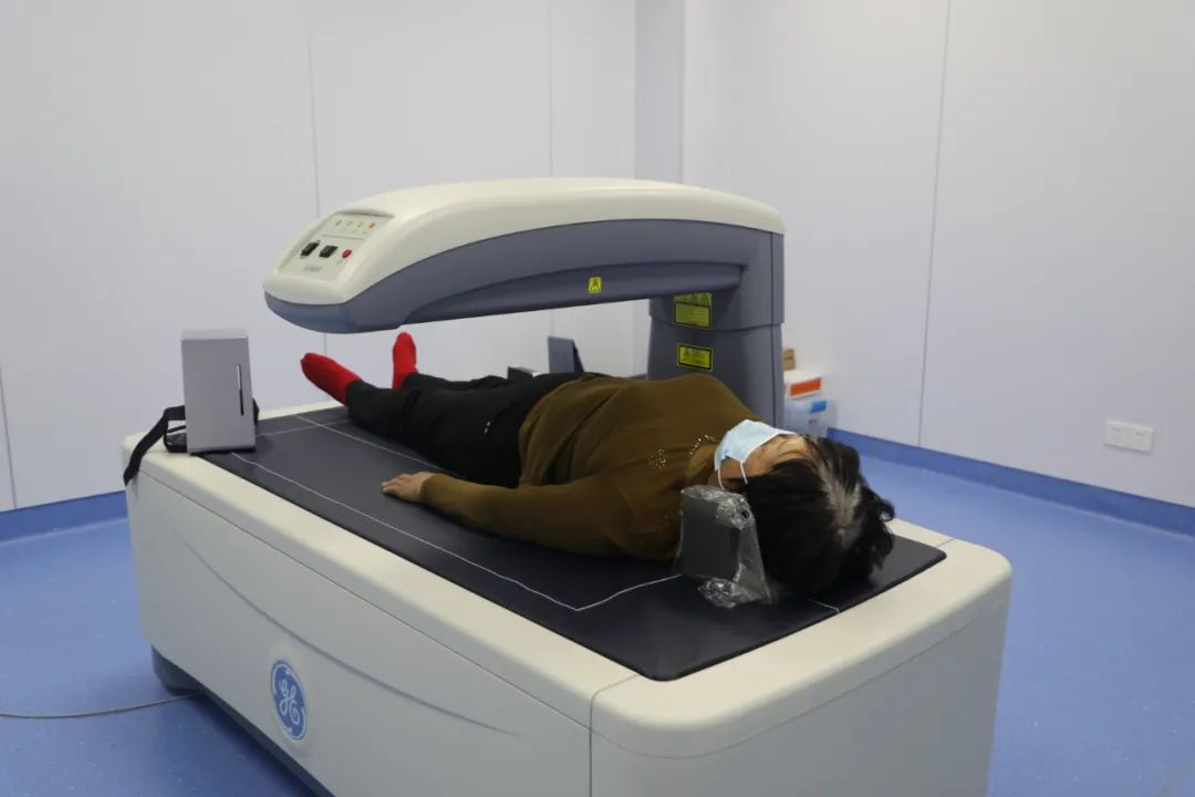 双能x骨密度检测仪为什么非得输入体重身高（健康科普）骨质疏松早知道——让双能X线骨密度仪来测测看_https://www.jmylbn.com_新闻资讯_第4张
