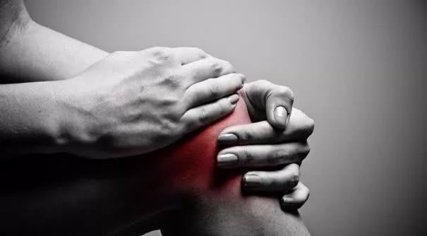 止疼秘方；一瓣大蒜胜过吃药，膝盖不疼，关节不卡，连滑膜炎都好了，可以试试