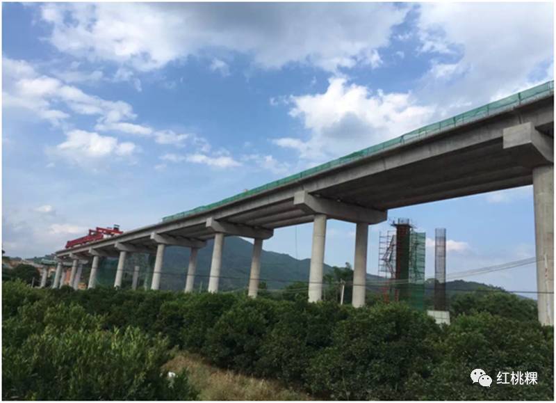 而在潮州全域内,宁莞高速,大潮高速,广梅汕铁路增建二线及厦深联络线