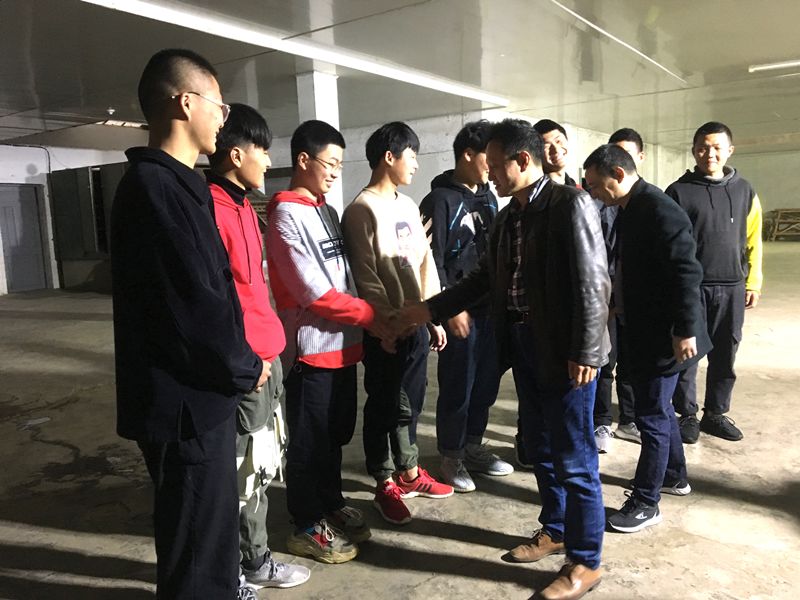 茶职院党委委员、副院长俞志兴一行看望关心实习工作的学生