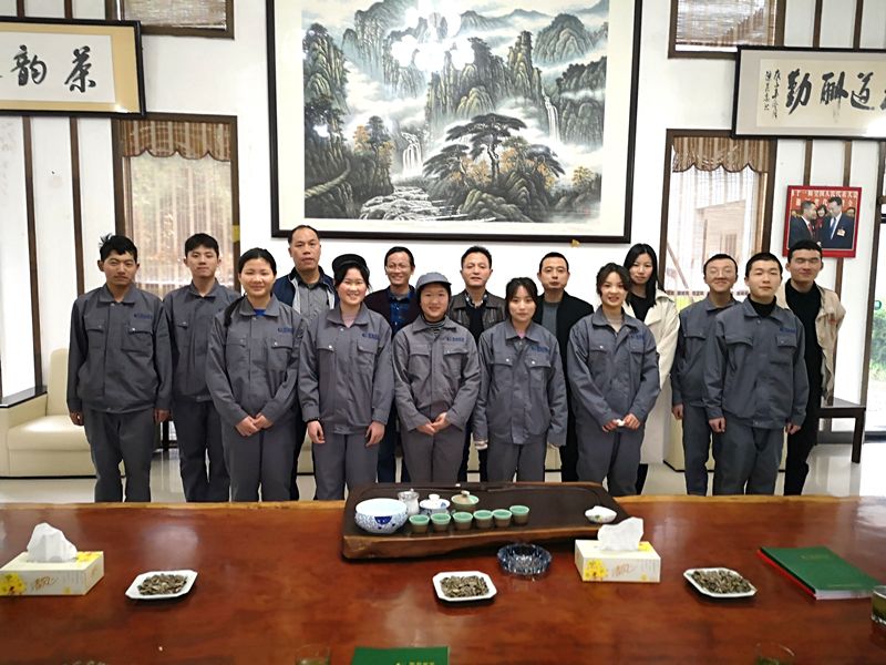 茶职院党委委员、副院长俞志兴一行看望关心实习工作的学生