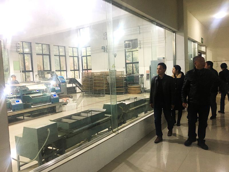 茶职院党委委员、副院长俞志兴一行看望关心实习工作的学生