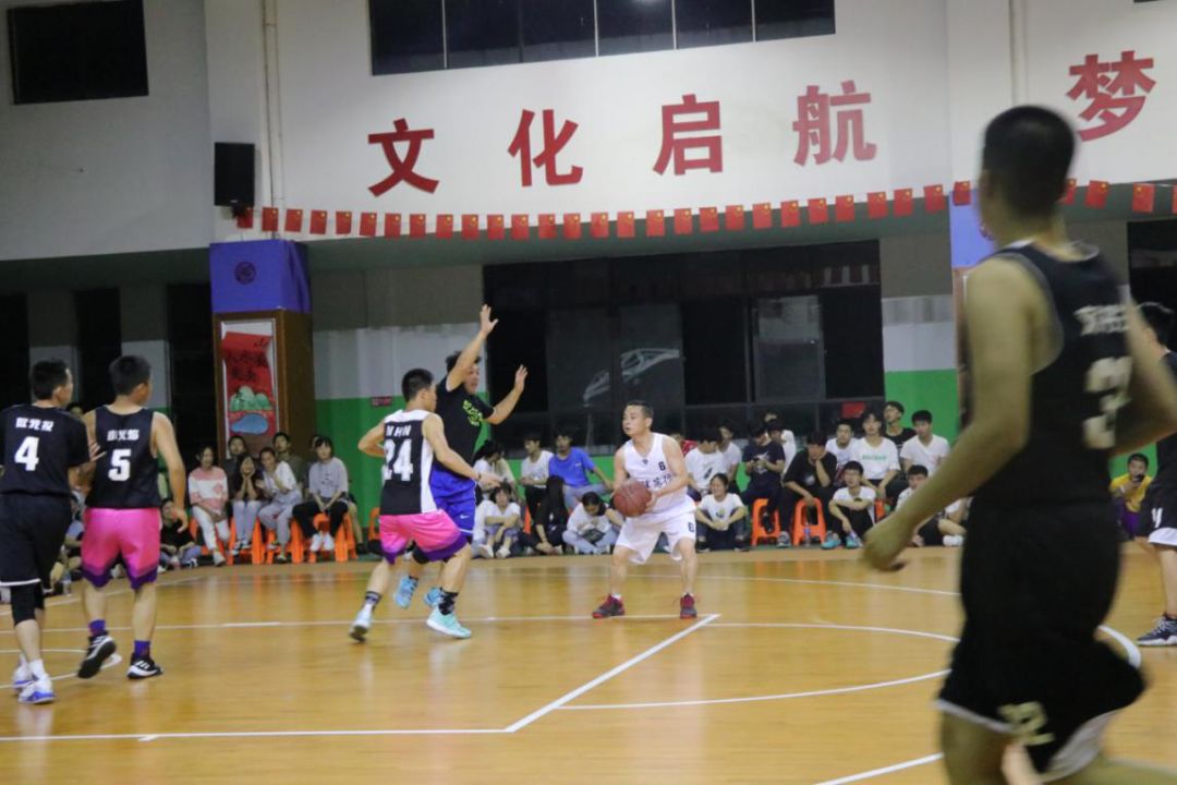 江西婺源茶业职业学院校园篮球赛顺利闭幕